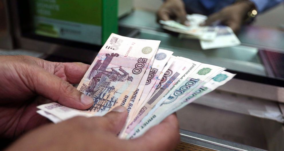 Sanksionet demtojne rublen, zhvleresohet serish valuta ruse